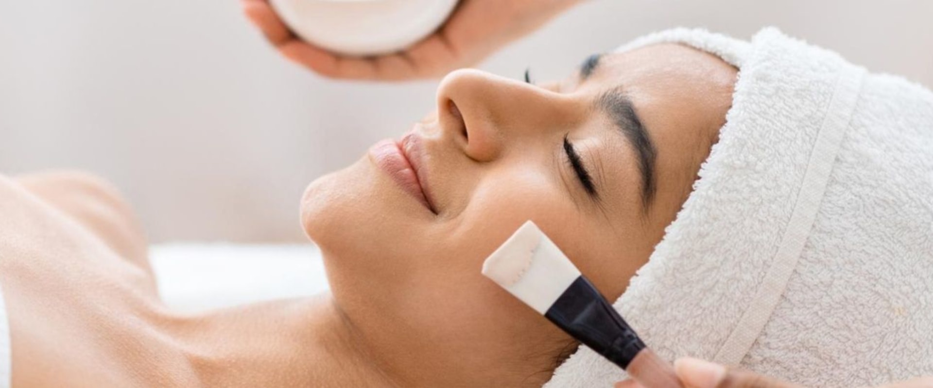 Top Facials to Rejuvenate Dry Skin